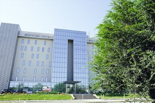 Внешний вид отеля Золотой Затон в Советском районе