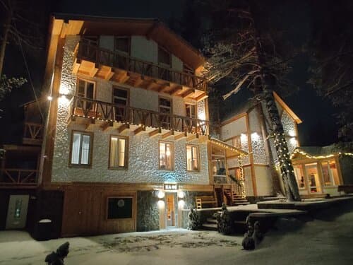 Внешний вид отеля Эльбрус в Терсколе