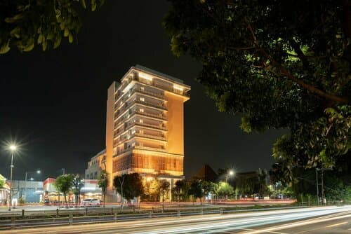 Внешний вид отеля The Capital Hotel Surabaya в Сурабой