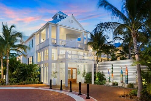 Внешний вид отеля The Marker Key West Harbor Resort в Ки-Уэсте