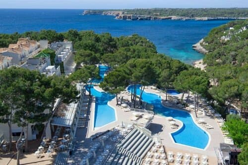 Внешний вид отеля Iberostar Waves Club Cala Barca