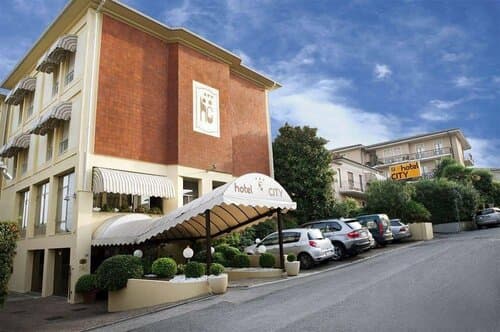 Внешний вид отеля Hotel City