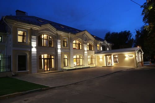 Внешний вид отеля Грегори в Бауманке