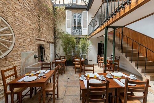 Внешний вид отеля Hôtel des Tonneliers в Боне