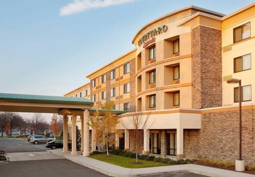 Внешний вид отеля Courtyard by Marriott Paramus