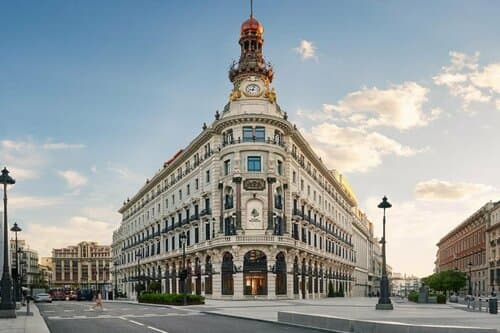 Внешний вид отеля Four Seasons Hotel Madrid в Мадриде