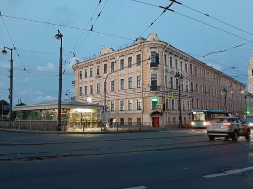 Внешний вид отеля Паруса в Васильевском округе