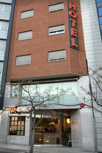 Внешний вид отеля La City Estacion