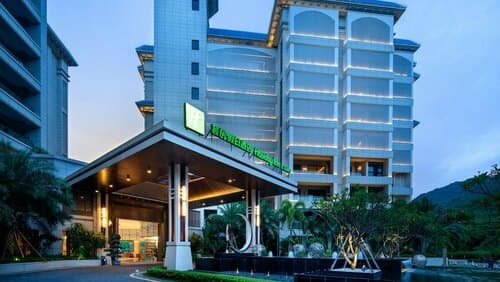 Внешний вид отеля Holiday Inn Hotel and Suites Sanya Yalong Bay