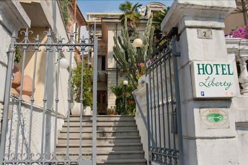 Внешний вид отеля Hotel Liberty Sanremo