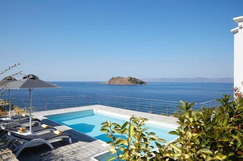 Внешний вид отеля Eleia Seafront Rooms & Villas в Греции