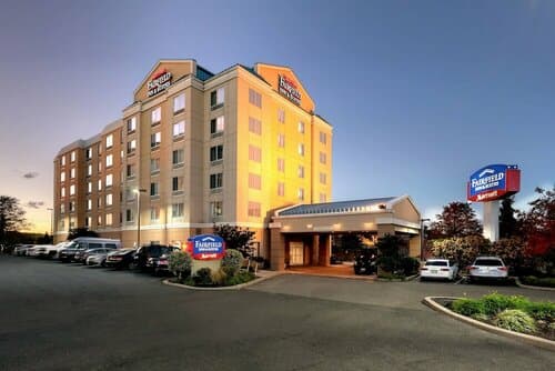Внешний вид отеля Comfort Suites at Woodbridge