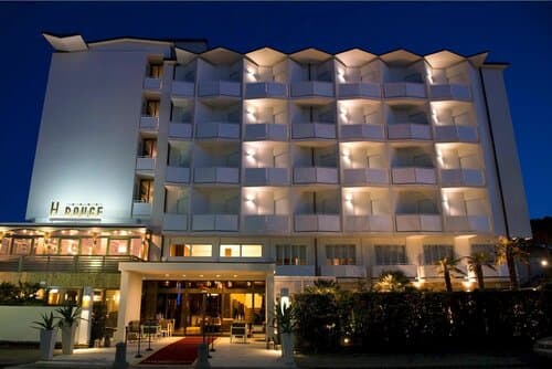 Внешний вид отеля Rouge Hotel International в Червии