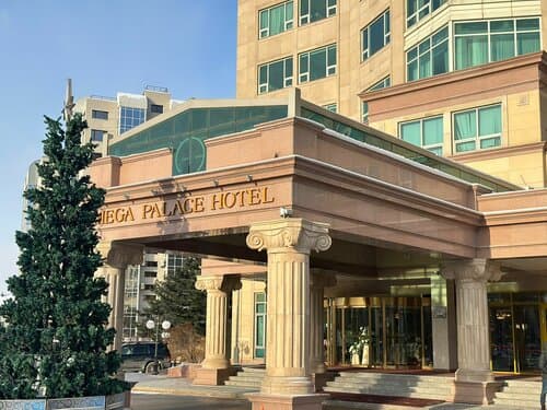 Внешний вид отеля Мега Палас в Сахалинской области
