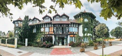 Внешний вид отеля Torres de Somo в Рибамонтан-аль-Маре