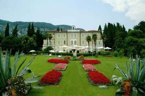 Внешний вид отеля Du Parc в Гарде