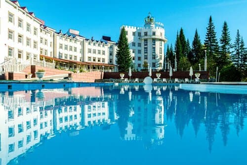 Внешний вид отеля Корона Алтая в Республике Алтае