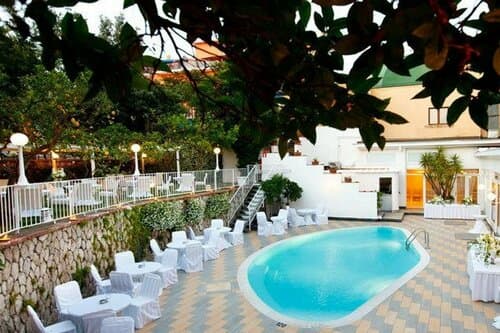 Внешний вид отеля Hotel Capri
