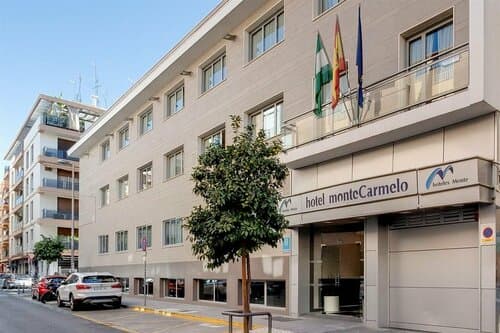 Внешний вид отеля Hotel Monte Carmelo в Севилье