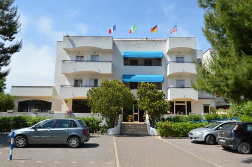 Внешний вид отеля Hotel Cristalda