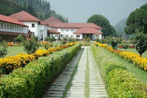 Внешний вид отеля The Lalit Grand Palace Srinagar в Сринагаре