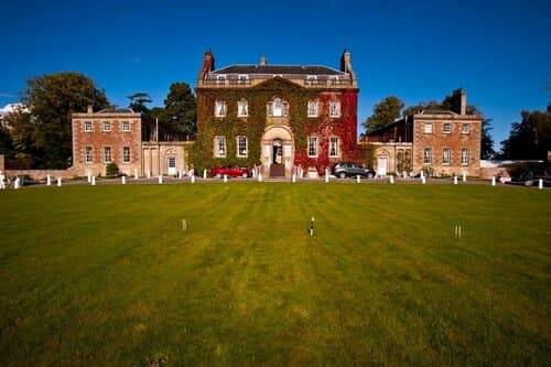 Внешний вид отеля Culloden House Hotel