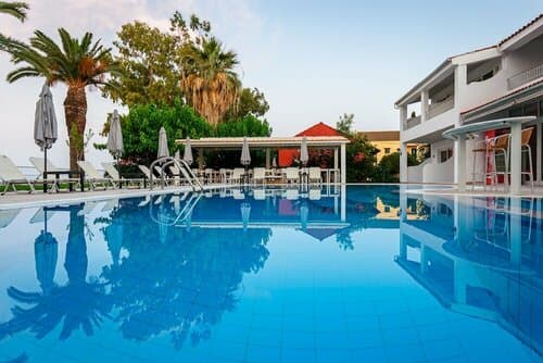 Внешний вид отеля Sirocco Hotel