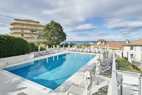 Внешний вид отеля Résidence Vacances Bleues Le Grand Large в Биаррце