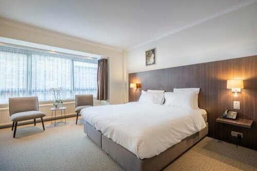 Внешний вид отеля Carlton Hotel