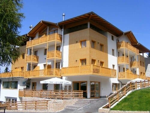Внешний вид отеля Hotel Alpine Mugon