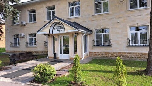 Внешний вид отеля Кубинка парк в Московской области