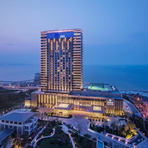 Внешний вид отеля Hilton Yantai Golden Coast
