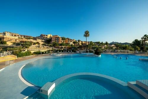 Внешний вид отеля Village Cap Esterel Pierre & Vacances в Сен-Рафаэле