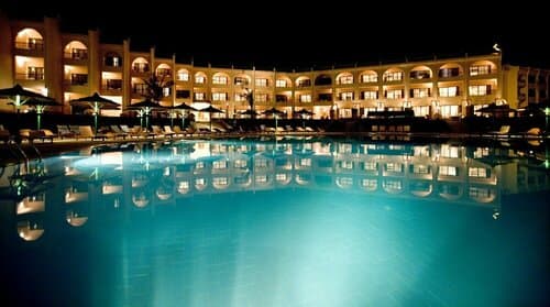 Внешний вид отеля Flamenco Beach and Resort