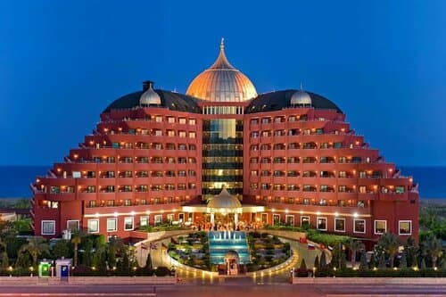 Внешний вид отеля Delphin Palace в Анталье (провинция)