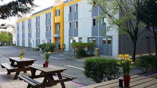 Внешний вид отеля Premiere Classe Montreuil в Ле Нуве - Кло-Франсэ
