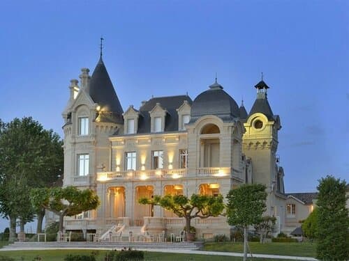 Внешний вид отеля Chateau Hotel Grand Barrail в Сен-Эмильоне