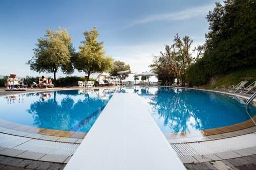 Внешний вид отеля Grand Hotel De Rose в Скалее