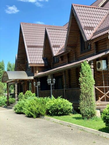 Внешний вид отеля Лукоморье в Майкопском районе