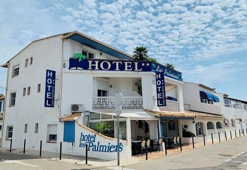 Внешний вид отеля Hôtel Les Palmiers EN Camargue в Буш-дю-Роне