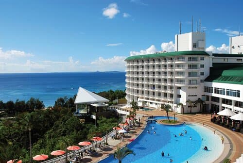 Внешний вид отеля Okinawa Kariyushi Beach Resort Ocean SPA в Онне