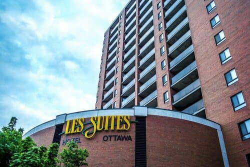 Внешний вид отеля Les Suites Hotel Ottawa в Оттаве