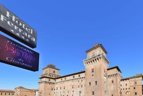 Внешний вид отеля Mercure Ferrara