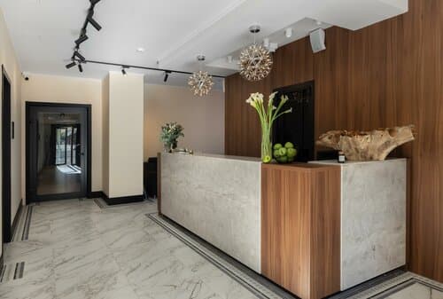 Внешний вид отеля Greenstone в Мещанском районе