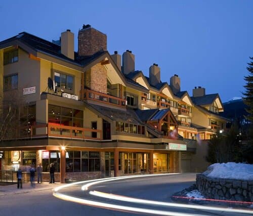 Внешний вид отеля Whistler Village Inn And Suites в Муниципалитете курорте Уистлере