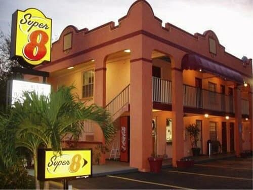 Внешний вид отеля Super 8 by Wyndham Bradenton Sarasota Area