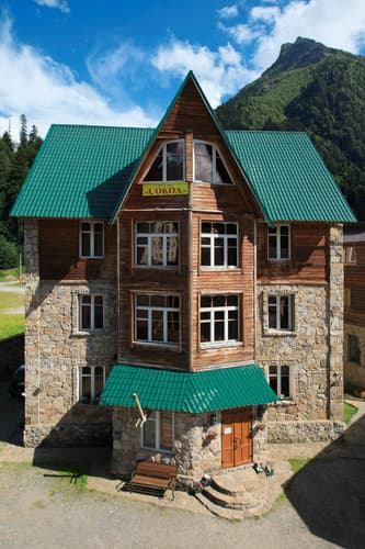 Внешний вид отеля Сокол в Домбае