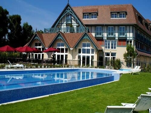 Внешний вид отеля Renaissance Paris Hippodrome De St. Cloud Hotel