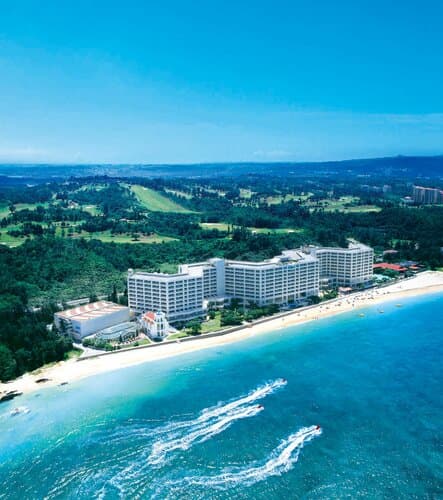 Внешний вид отеля Rizzan Sea Park Hotel Tancha Bay