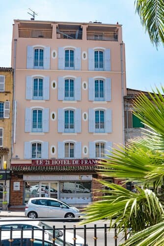 Внешний вид отеля Hotel Le 21 в Варе